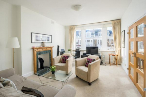 JOIVY Charming 2-bed flat in Kensington, nearby tube